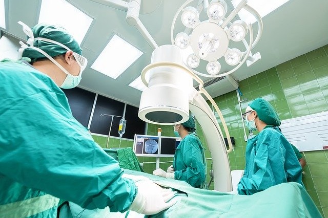 Imagem de uma cirurgia em hospital